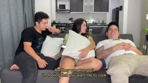 Cornudo esposo cocinando mientras yo follo con su mejor amigo - creampie- sara blonde y logan salamanca